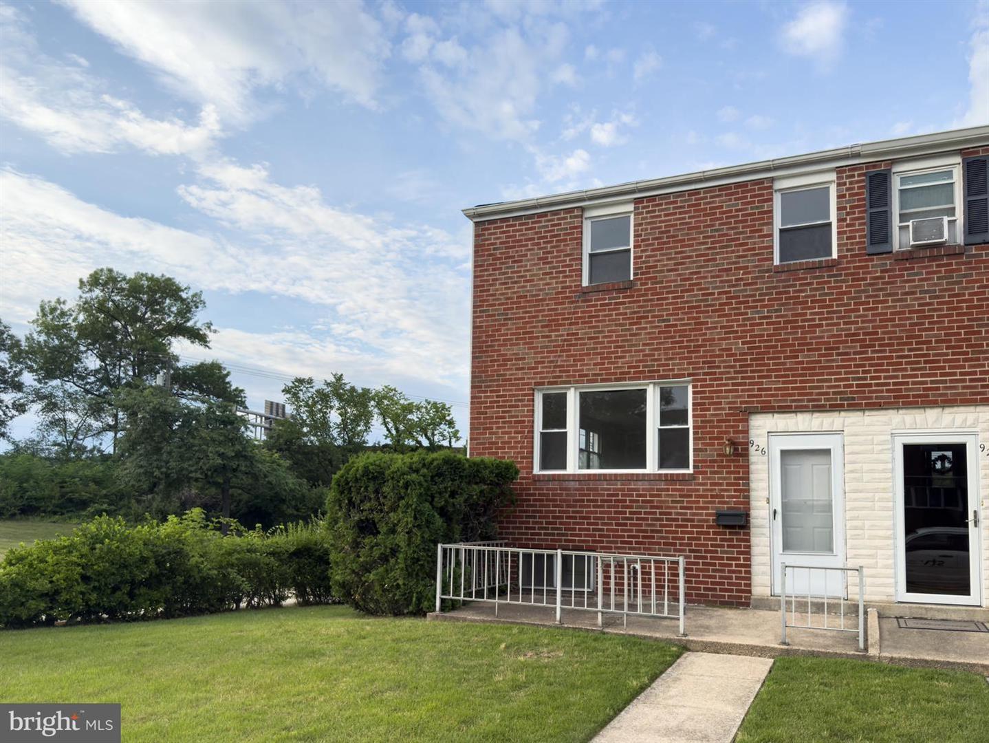 926 Regina Dr